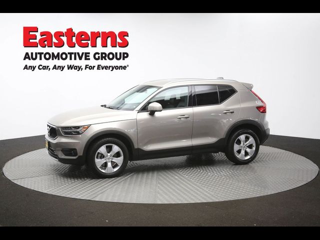 2022 Volvo XC40 Momentum