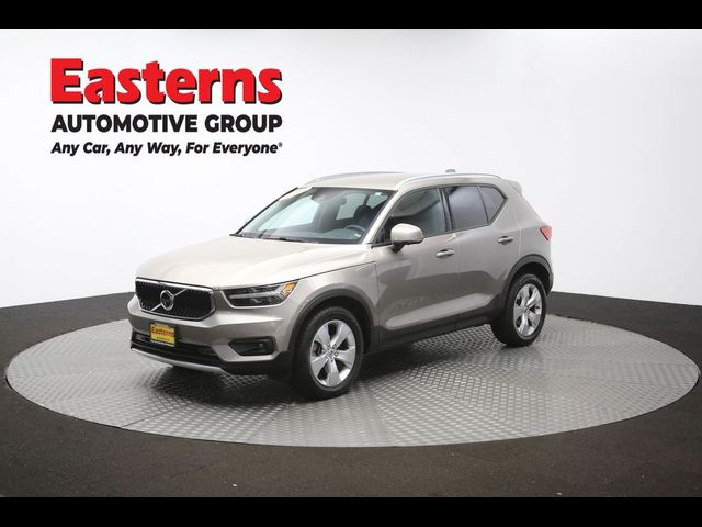 2022 Volvo XC40 Momentum