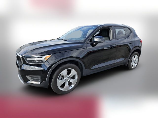 2022 Volvo XC40 Momentum