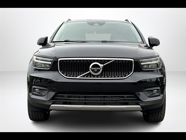 2022 Volvo XC40 Momentum