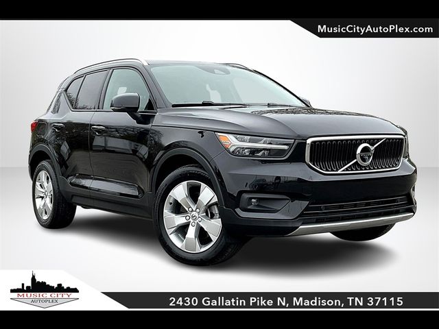 2022 Volvo XC40 Momentum