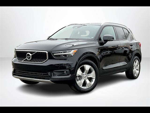 2022 Volvo XC40 Momentum