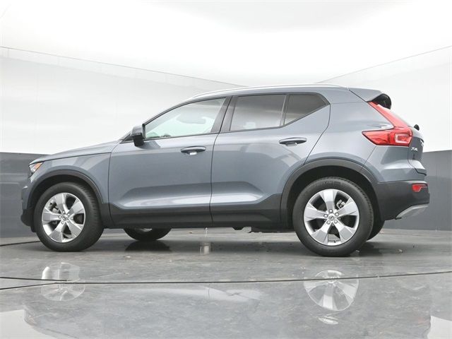 2022 Volvo XC40 Momentum