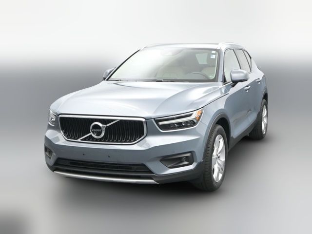 2022 Volvo XC40 Momentum