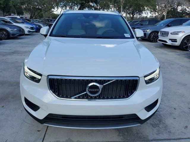 2022 Volvo XC40 Momentum