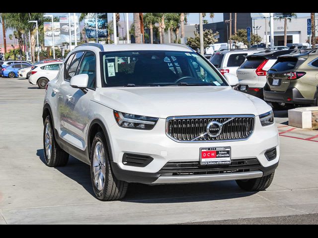 2022 Volvo XC40 Momentum