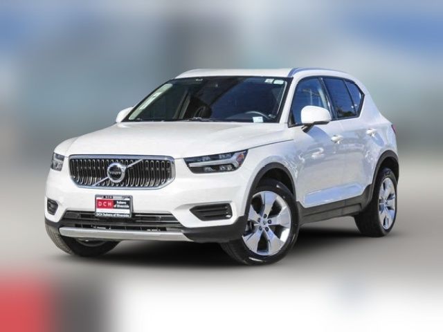 2022 Volvo XC40 Momentum