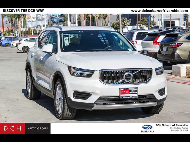 2022 Volvo XC40 Momentum