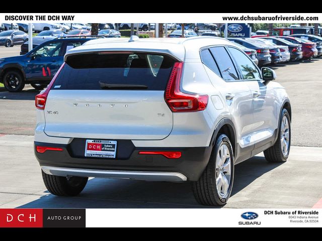 2022 Volvo XC40 Momentum