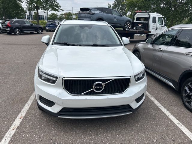 2022 Volvo XC40 Momentum