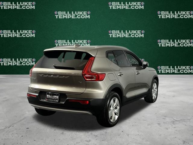 2022 Volvo XC40 Momentum