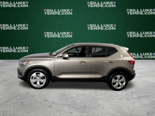 2022 Volvo XC40 Momentum