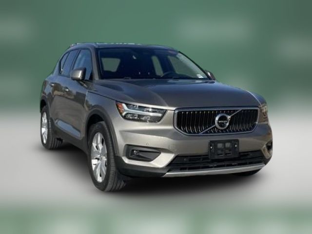 2022 Volvo XC40 Momentum