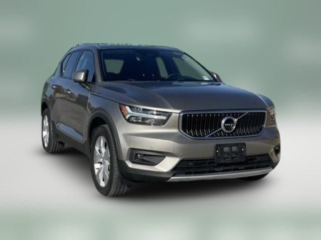 2022 Volvo XC40 Momentum