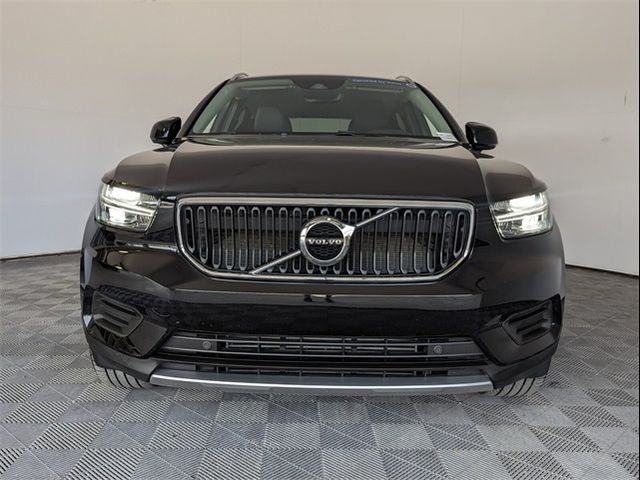 2022 Volvo XC40 Momentum