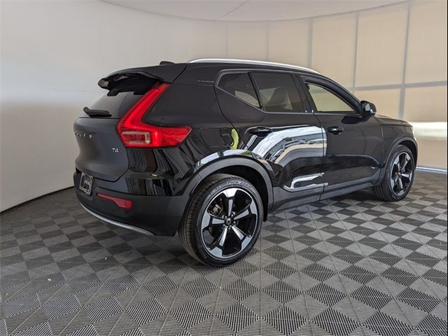 2022 Volvo XC40 Momentum