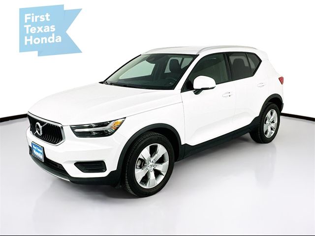 2022 Volvo XC40 Momentum