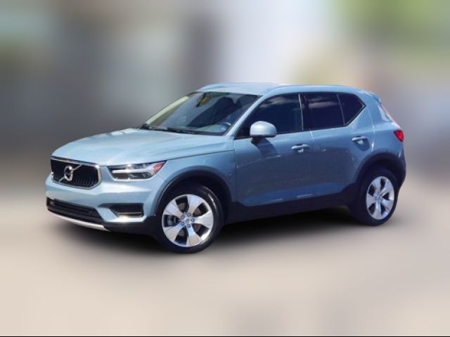 2022 Volvo XC40 Momentum