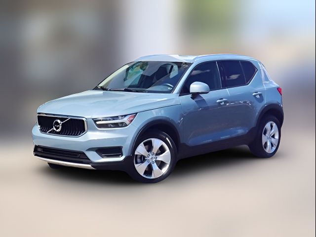 2022 Volvo XC40 Momentum