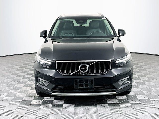 2022 Volvo XC40 Momentum