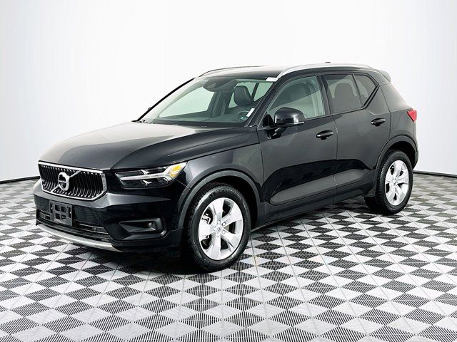 2022 Volvo XC40 Momentum