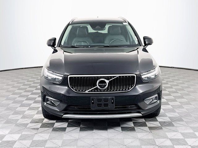 2022 Volvo XC40 Momentum