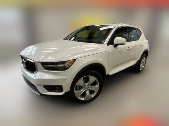 2022 Volvo XC40 Momentum