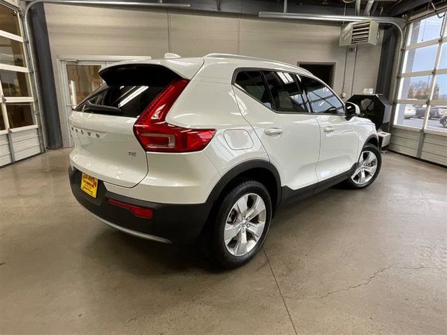 2022 Volvo XC40 Momentum