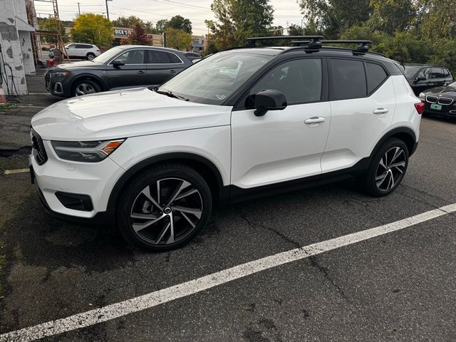 2022 Volvo XC40 R-Design