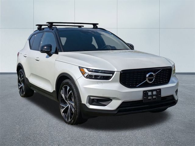 2022 Volvo XC40 R-Design