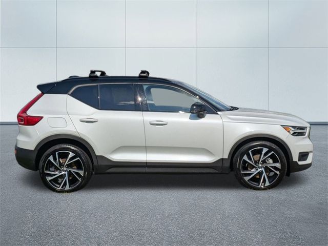 2022 Volvo XC40 R-Design