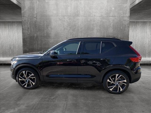 2022 Volvo XC40 R-Design