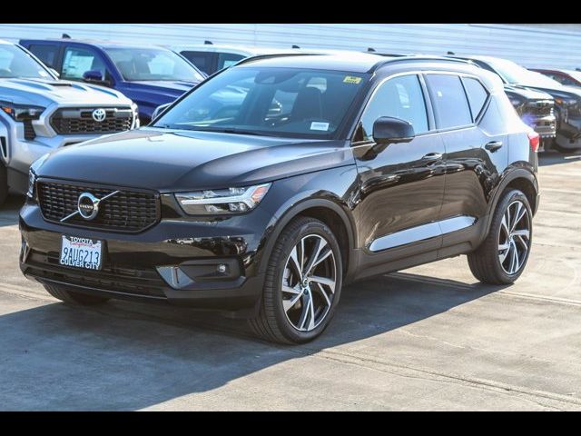 2022 Volvo XC40 R-Design