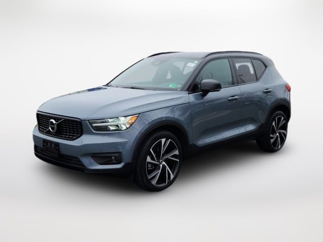 2022 Volvo XC40 R-Design