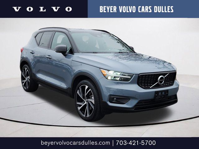2022 Volvo XC40 R-Design