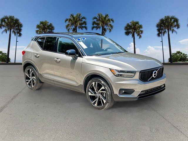 2022 Volvo XC40 R-Design