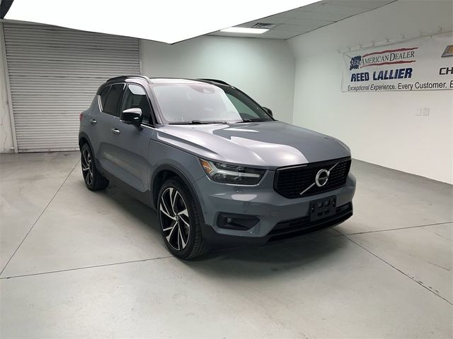 2022 Volvo XC40 R-Design