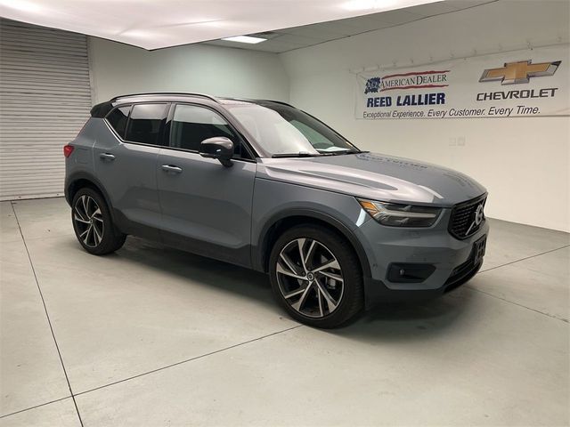 2022 Volvo XC40 R-Design