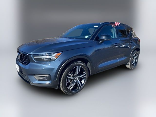 2022 Volvo XC40 R-Design
