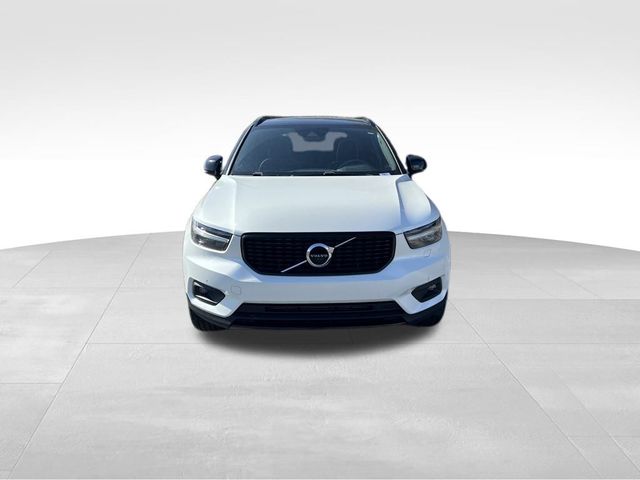 2022 Volvo XC40 R-Design