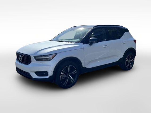 2022 Volvo XC40 R-Design