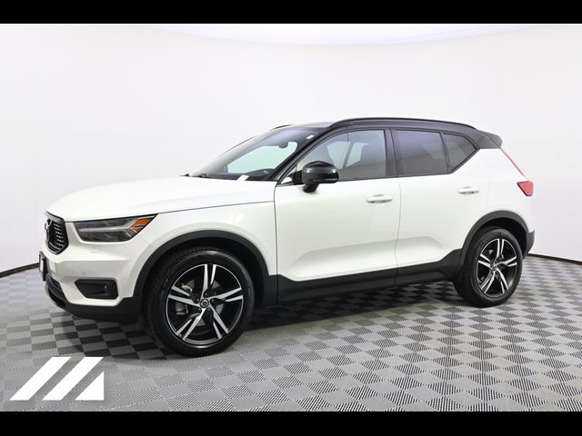 2022 Volvo XC40 R-Design