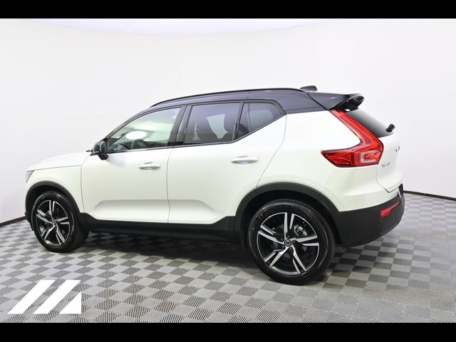 2022 Volvo XC40 R-Design