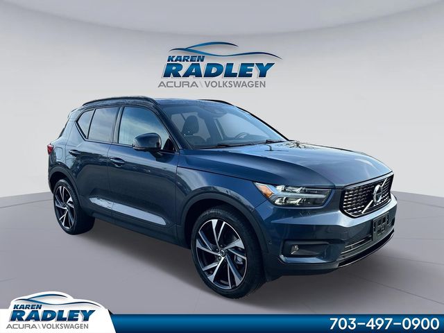 2022 Volvo XC40 R-Design