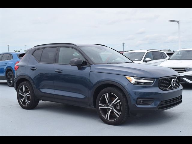 2022 Volvo XC40 R-Design