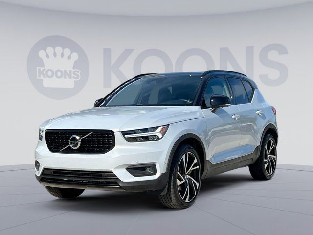 2022 Volvo XC40 R-Design