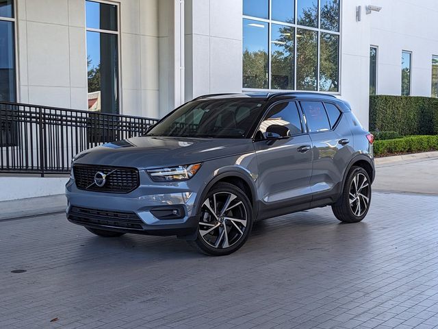 2022 Volvo XC40 R-Design