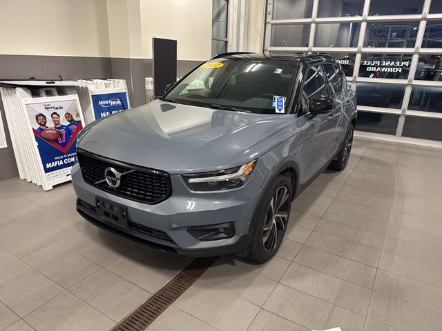 2022 Volvo XC40 R-Design