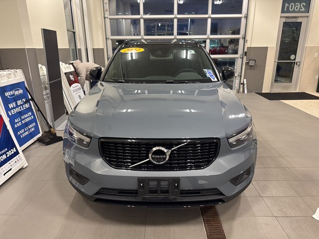 2022 Volvo XC40 R-Design