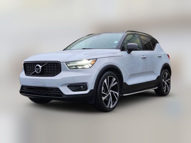 2022 Volvo XC40 R-Design